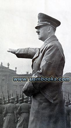 Adolf Hitler, Hitler salute