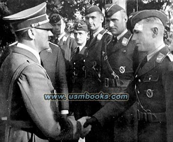 Hitler visits wounded Luftwaffe men