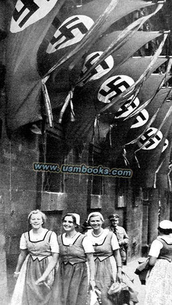 Nazi swastika flags, Hakenkreuzfahnen