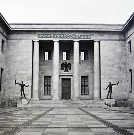 Hitlers Berlin Reichschancellery, Ehrenhof
