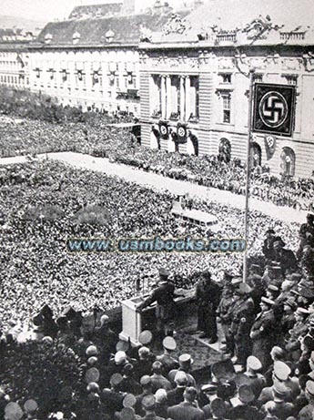 Adolf Hitler, Heldenplatz Vienna April 1938