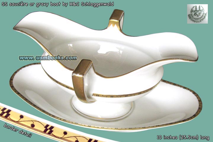 SS Porcelain saucière or gravy boat