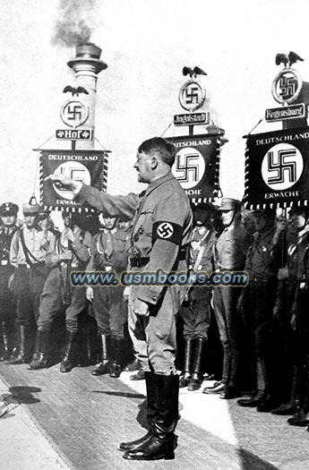 Hitler und NSDAP Standarten