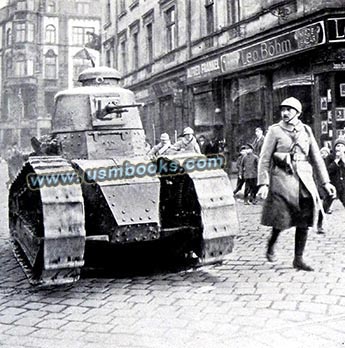 post-WWI Germany, tanks in the street