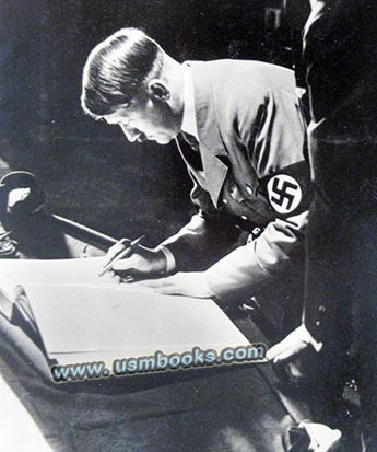Hitler signing the Golden Book of the city of Berlin