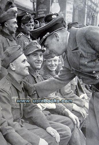 Hans Frank during a review of Sonderdienst troops on 26 October 1941