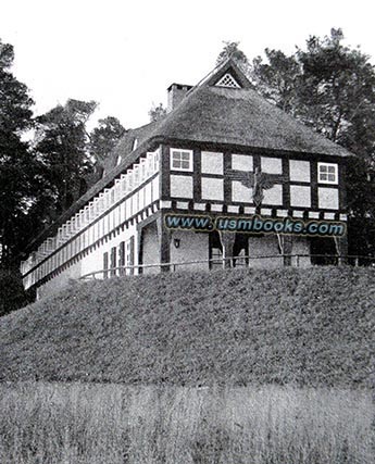 HJ-Heim mit Hakenkreuz